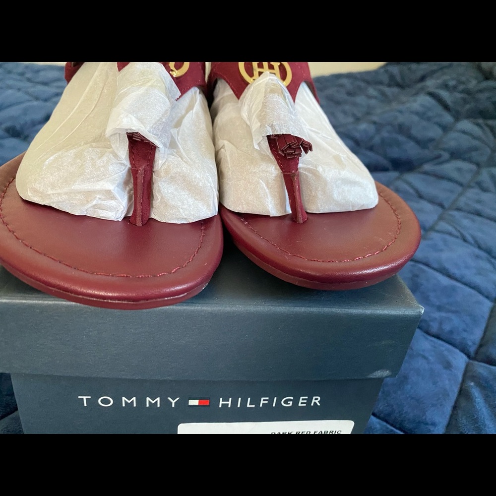 Tommy Hilfiger red thong sandals - Picture 2 of 7